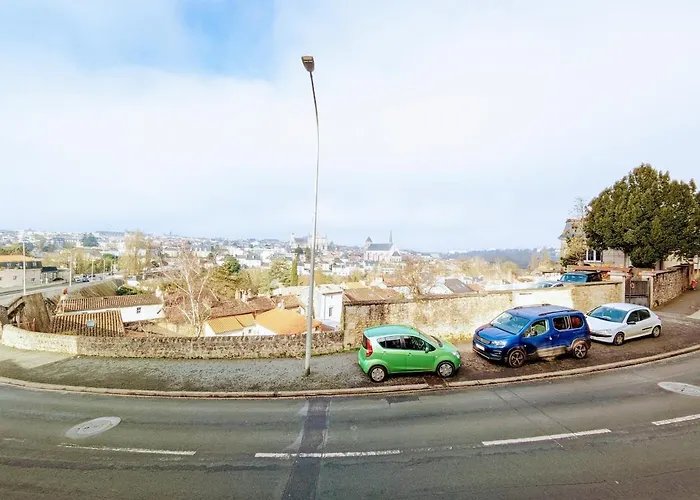 Duplex Le Coligny - Calme - Proche Centre Poitiers, Patinoire, Universite - Chu - Futuroscope A 20min Apartment