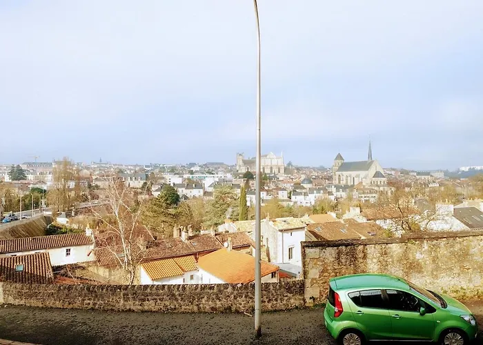 Apartment Duplex Le Coligny - Calme - Proche Centre Poitiers, Patinoire, Universite - Chu - Futuroscope A 20min